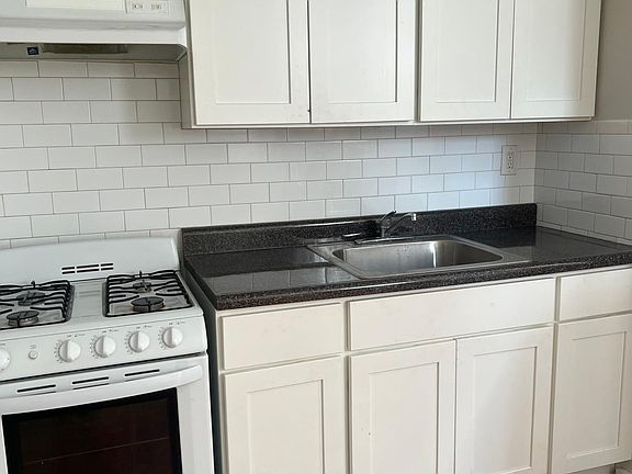 3rd image of 117 Ludlow St #1