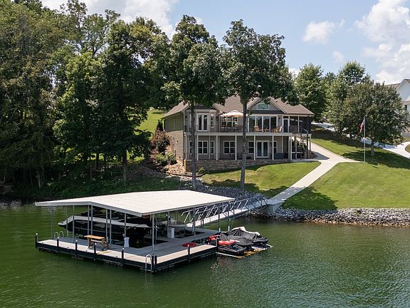 3rd image of 192 Pleasant Dr