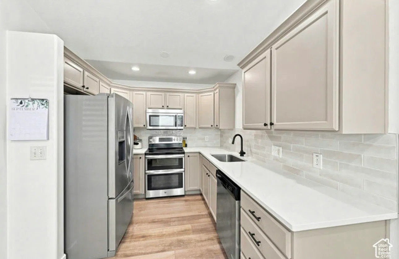 3988 Dillon's Drive — Photo 4