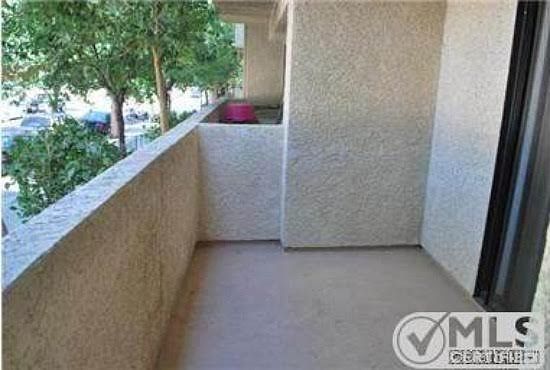 PRIVATE COVERED BALCONY