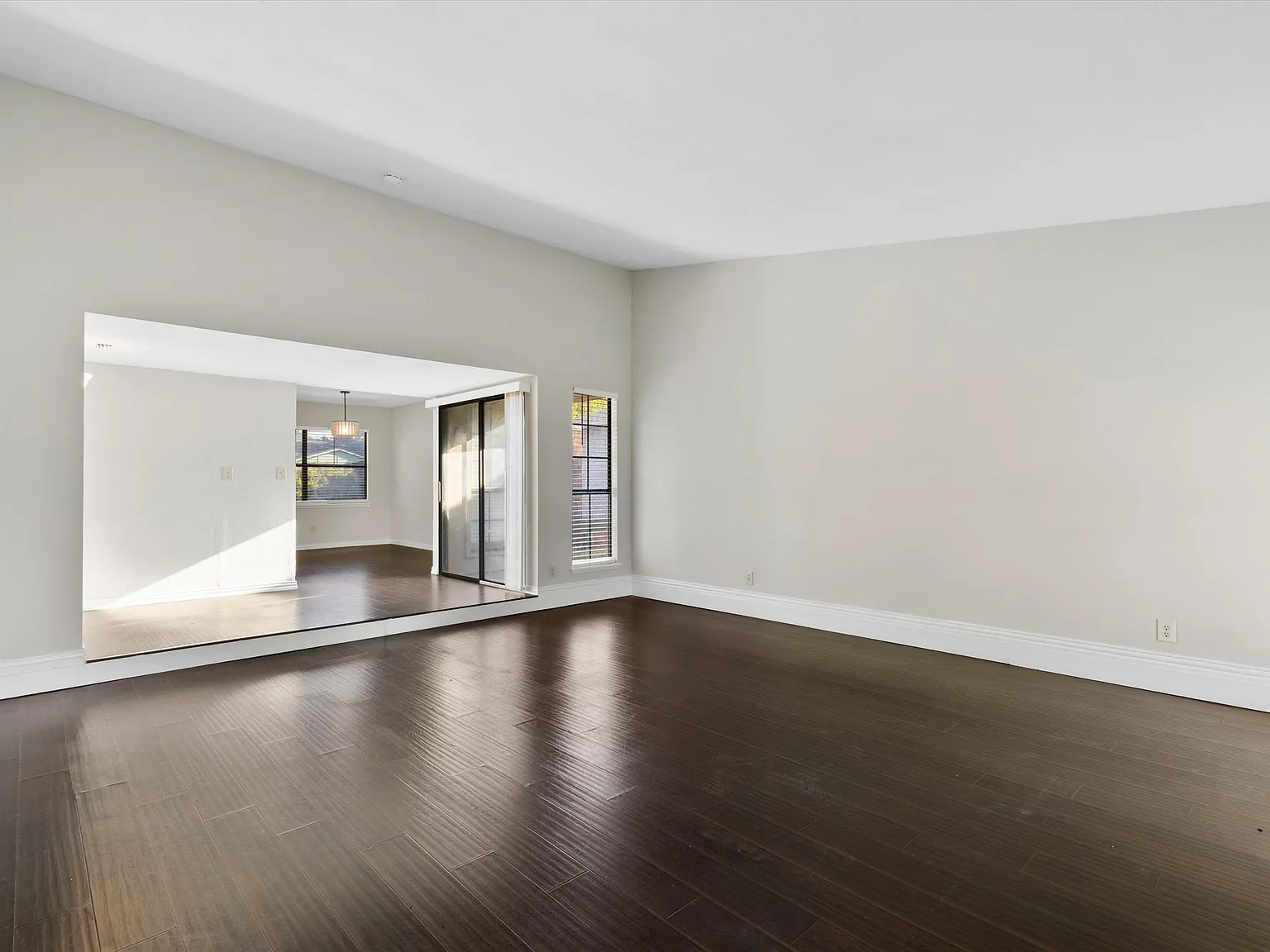 3 bed, 1910 sqft, $2,300 — Photo 3