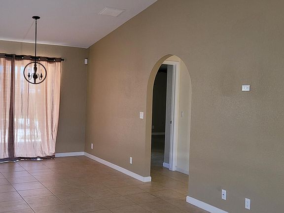 3rd image of 3306 Date Row Dr