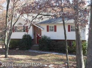 2232 S Rocky Mountain Dr, Effort, PA 18330