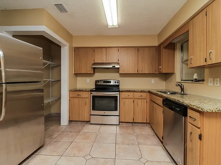 3341 Sky St — Photo 7