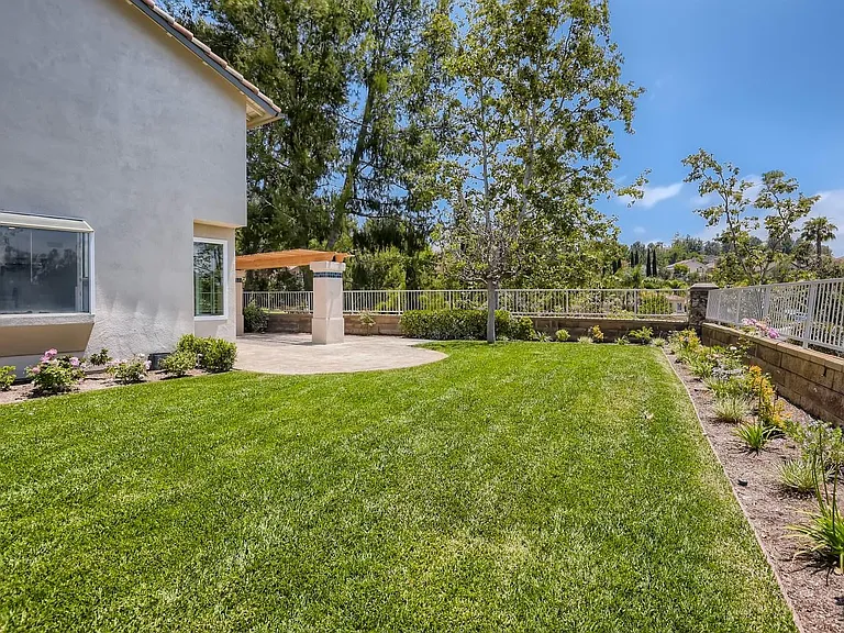 2 Golden Eagle Ct — Photo 17