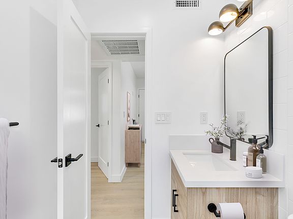 2nd image of 1815 Bellevue Ave #131997b95