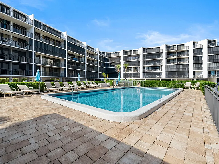 1480 Ocean Dr #4E — Photo 2