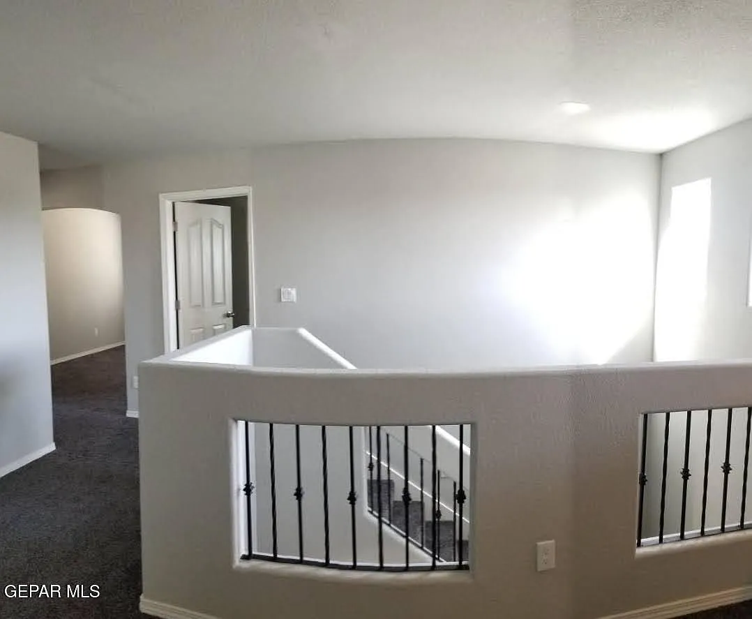 5 bed, 3.5 bath, 2702 sqft, $2,400 — Photo 4