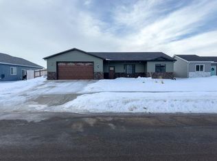 26 Olive Tree Cir NE, Minot, ND 58703