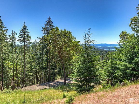 2nd image of 1241 B Mt. Crest Drive
