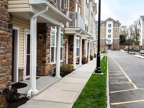 2nd image of 12 Wisteria Ln