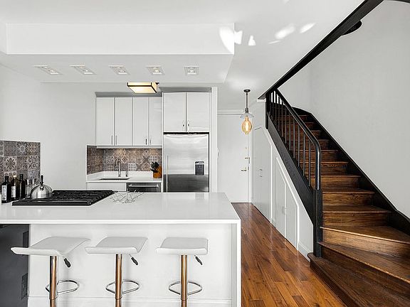 3rd image of 22 W 15th St APT 9C