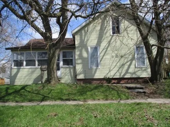 209 J St, La Porte, IN 46350
