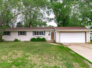 1553 Lydia Ave W, Roseville, MN 55113