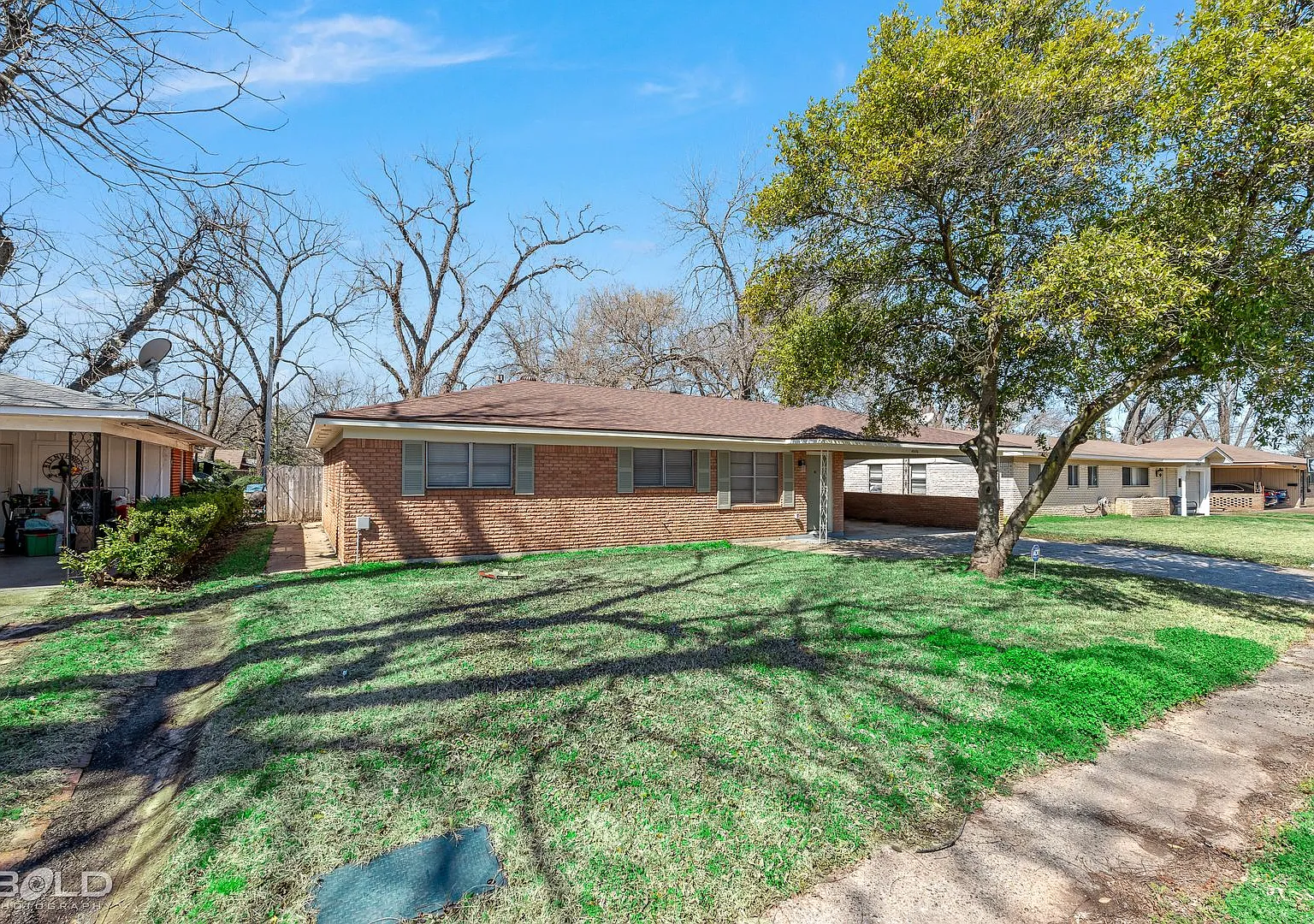 Appointment Only Showings! — Photo 3