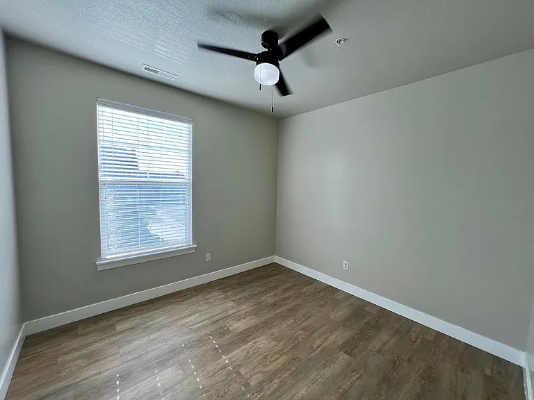 49 W Silver Springs Dr — Photo 13