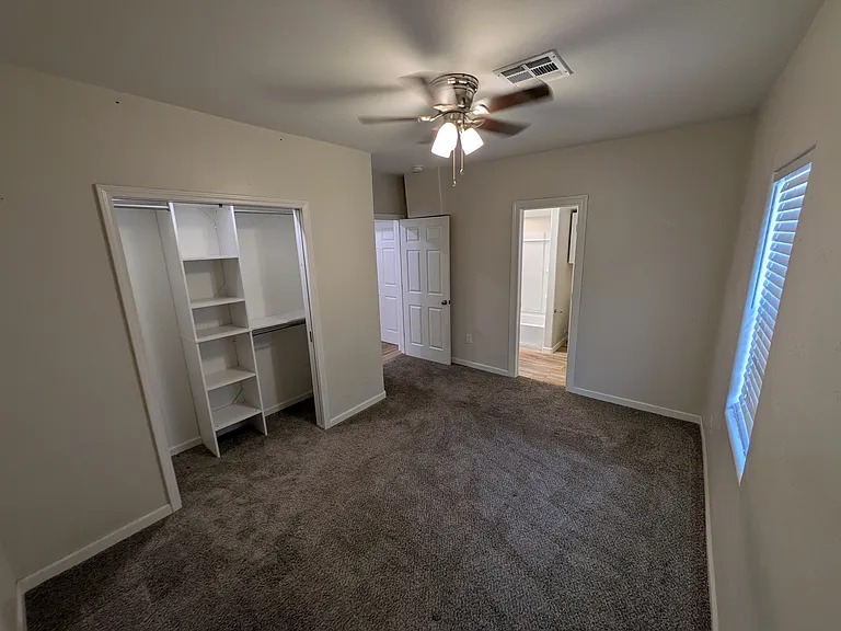 924 E Walnut St — Photo 13