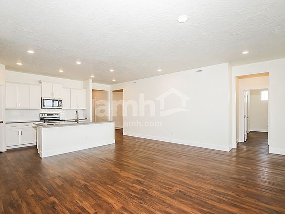 4th image of 2942 N Vigo Ave