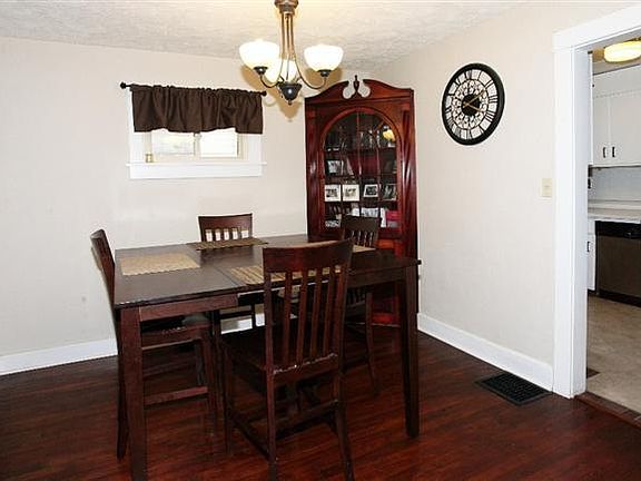 4th image of 442 Hadley Ave