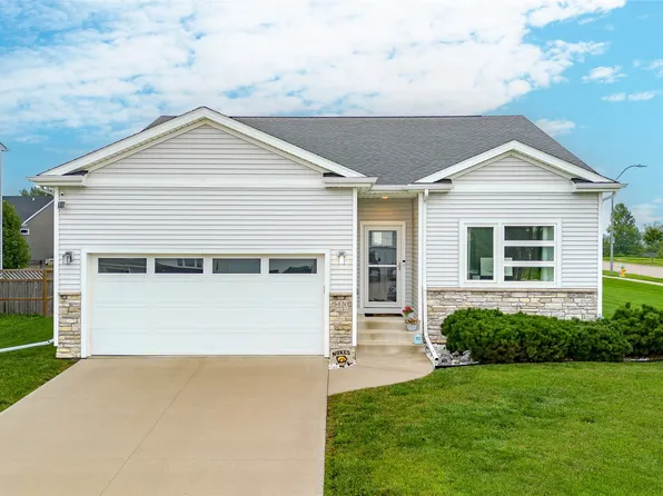 5420 Brook Landing Cir, Des Moines, IA 50317