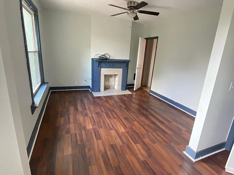 409 Zara St — Photo 7