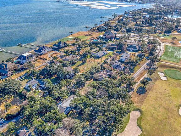 3rd image of 1009 Harbourview Cir