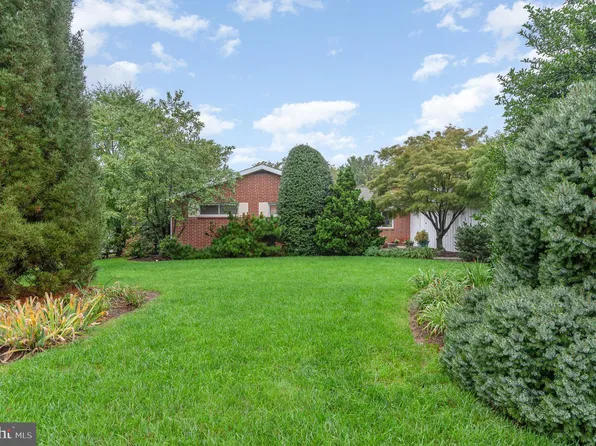 104 Sunset Dr, Mount Holly Springs, PA 17065