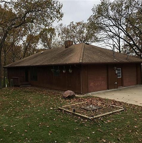 2nd image of 27673 Tonganoxie Rd