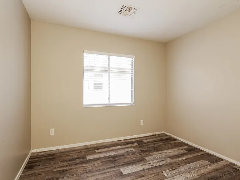 12610 W Myer Ln — Photo 11
