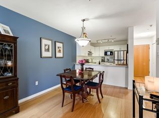 1220 Lasalle Pl #320, Coquitlam, BC V3B 7L6