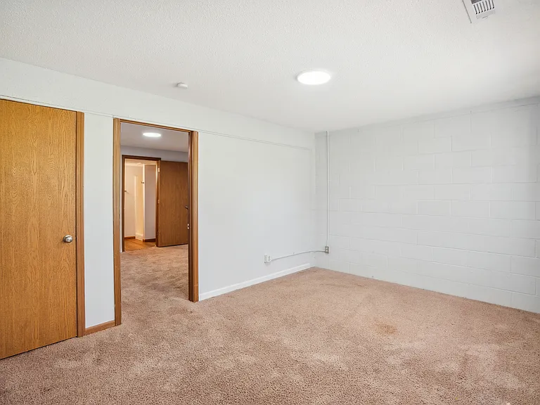 2555 Clearwater Ct — Photo 16