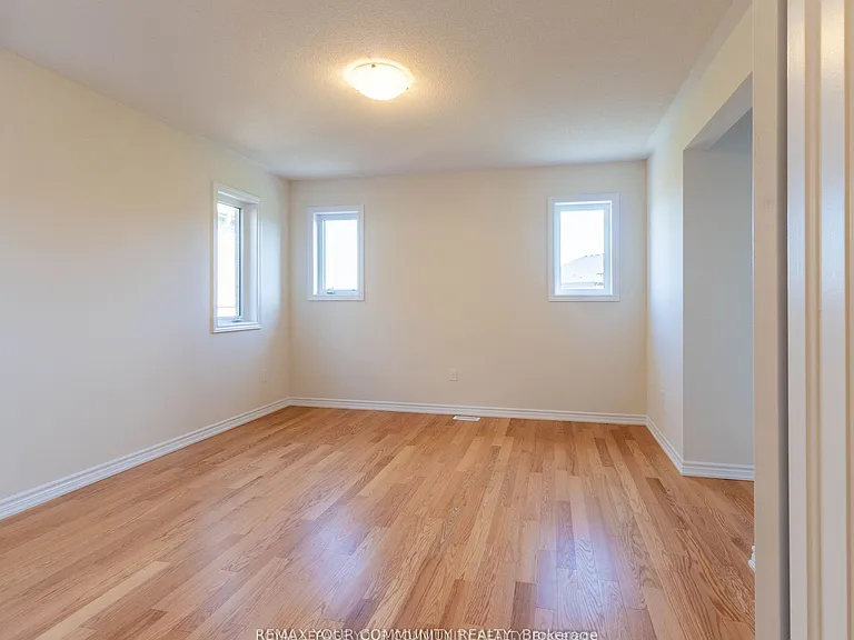 43 Tweedhill Ave — Photo 26