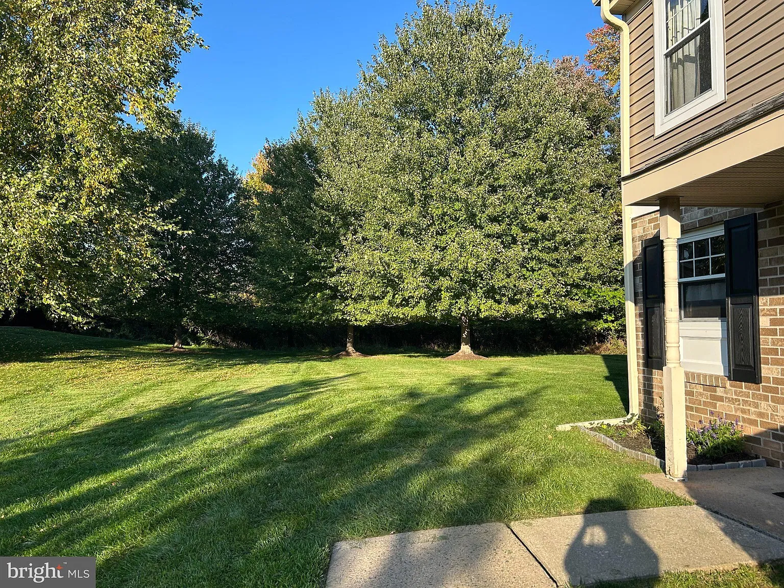 2 bed, 1.5 bath, 1206 sqft, $2,300 — Photo 3