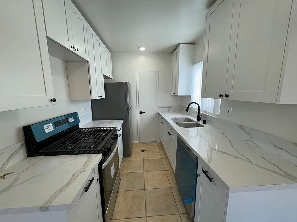 1st image of 7554 Romaine St #12