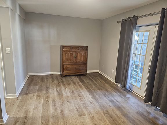 4th image of 4606 Charlton Ct