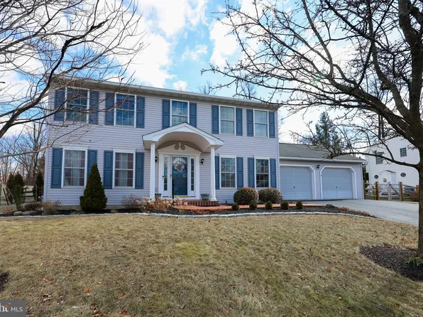 104 Yorkshire Dr, Douglassville, PA 19518