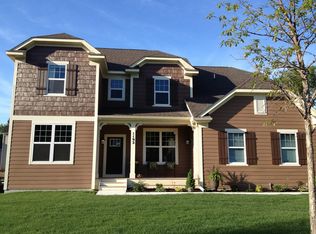 1192 Maple Ln W, Roseville, MN 55113