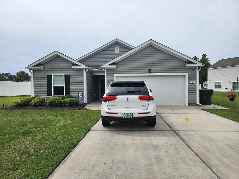 1300 Arbor Ct — Photo 1