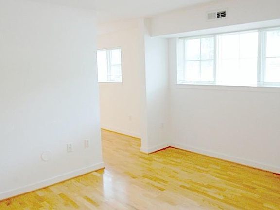 4th image of 1000 Market St E Unit A