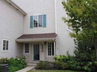 605 Fox Ridge Dr, Fox Lake, IL 60020