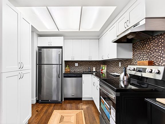 4th image of 11957 223rd St #208