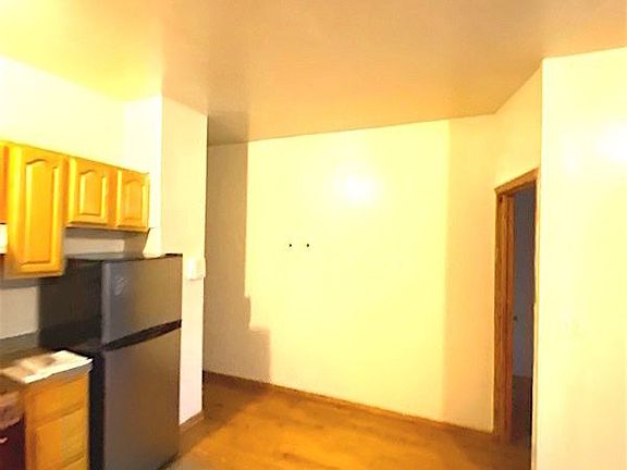 2nd image of 318 6th St APT 12