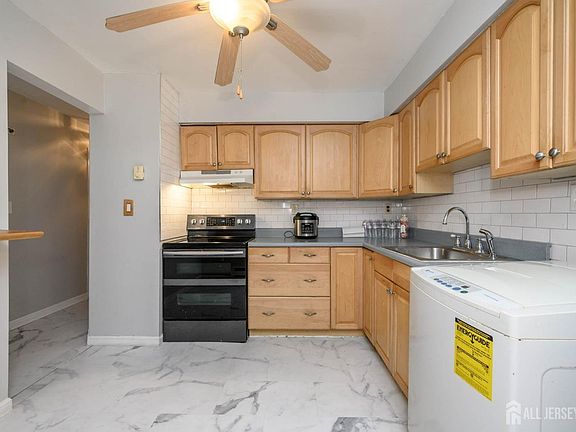 5th image of 806 Eves Dr #3E-9005