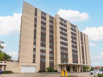 141 N La Grange Rd APT 601, La Grange, IL, 60525