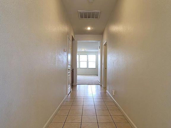 4th image of 1846 Matterhorn St