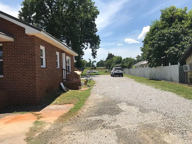 904 Snow St — Photo 22