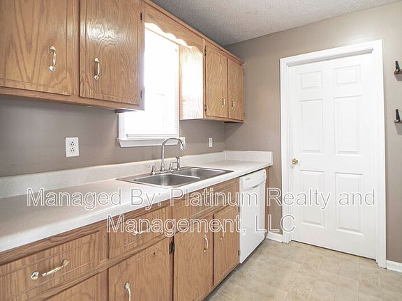 5th image of 728 Shetland Dr