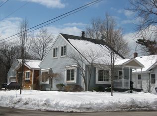 852 Mohawk Ln, Saint Joseph, MI 49085