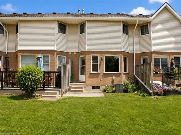 10 Holborn Ct #38, Kitchener, ON N2A 3Y9