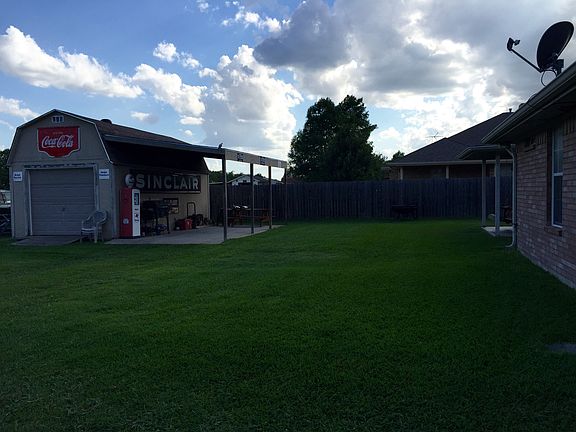 3rd image of 113 Country Dr